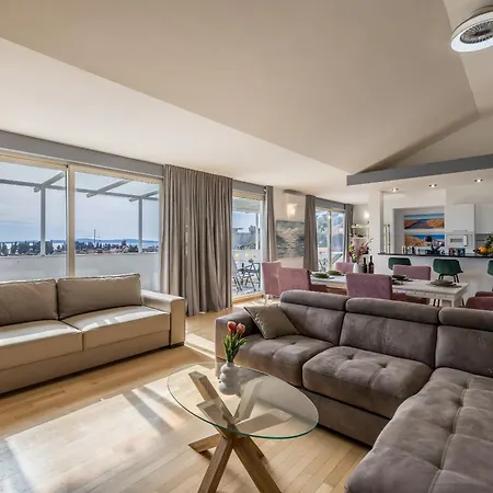 Urban Utopia Penthouse With Private Parking Split Exterior photo