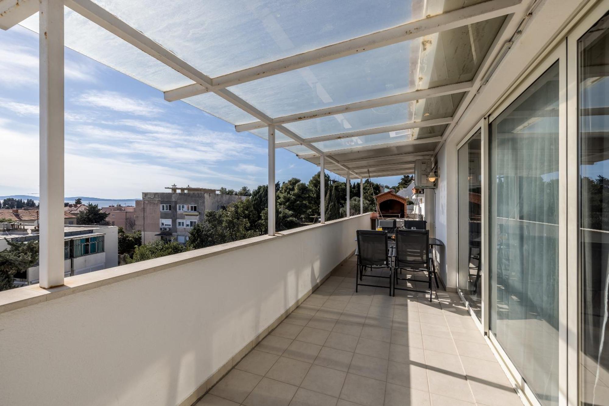 Apartman Urban Utopia Penthouse With Private Parking Split