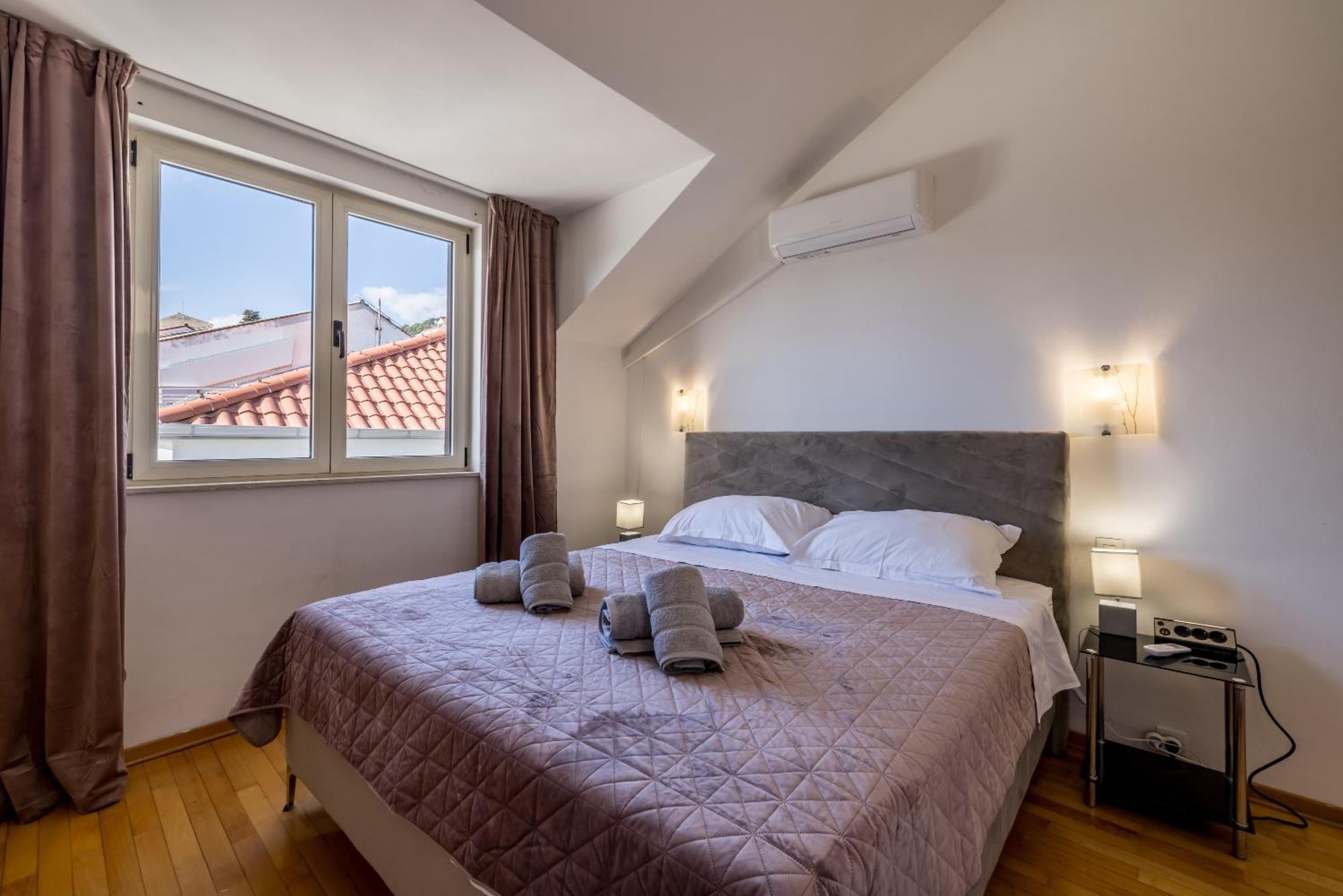 Apartman Urban Utopia Penthouse With Private Parking Split